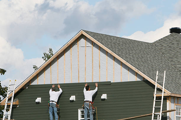 Professional Siding technician working in Saint Leo, FL